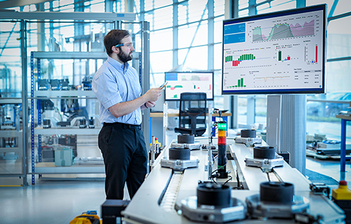 Industrielle Arbeitsplätze / Höhenverstellbare und ergonomische Arbeitsplatzsysteme